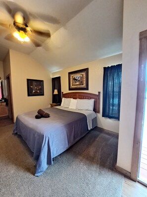 Traditional Cabin, 1 King Bed | Individually decorated, individually furnished, desk, blackout curtains - Texas Star Lodges (Floresville)