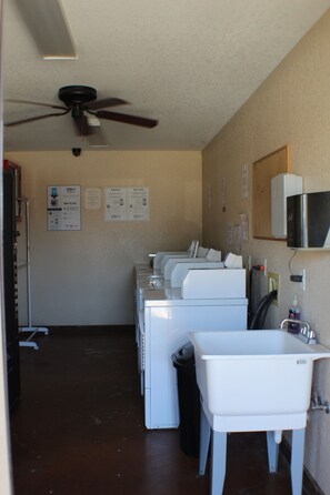 Laundry room - Texas Star Lodges (Floresville)