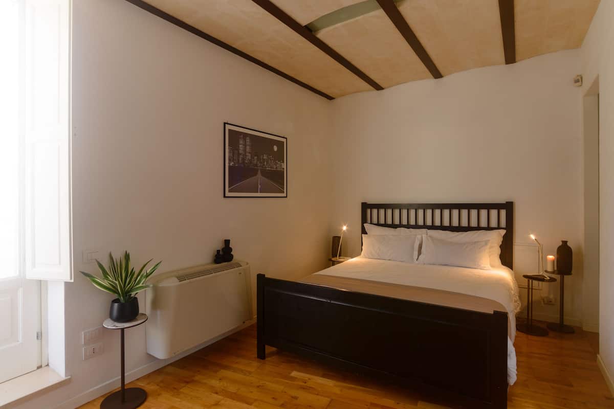1 bedroom, premium bedding, down duvets, minibar