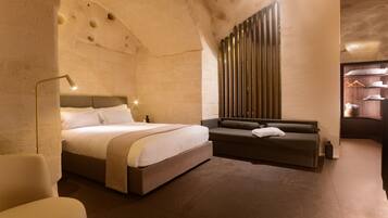 1 bedroom, premium bedding, down duvets, minibar