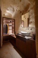 Junior Suite | Bathroom | Rainfall showerhead, free toiletries, hair dryer, bathrobes