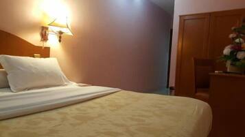 Chambre Double Economique | Bureau, rideaux occultants, Wi-Fi gratuit