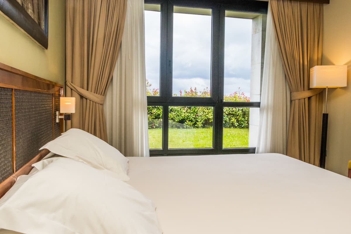 junior suite | premium bedding, minibar, in-room safe, desk