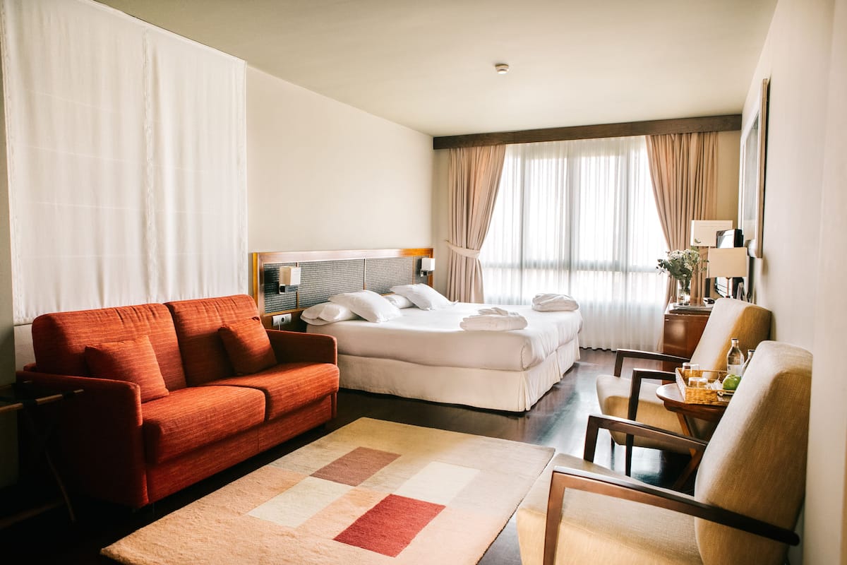 Premium bedding, minibar, in-room safe, desk