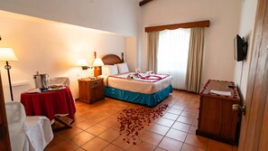 Een kluis op de kamer, een bureau, een laptopwerkplek