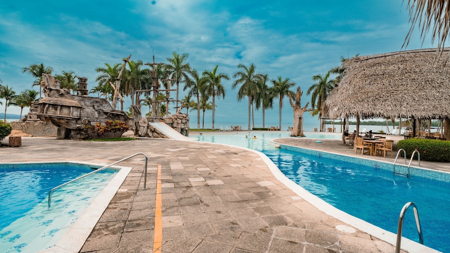 Amatique Bay Hotel