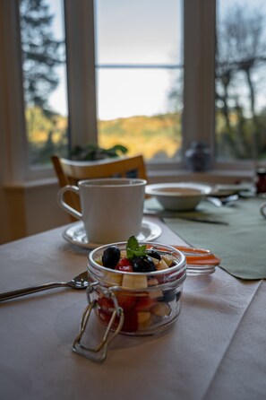 Tägliches inbegriffenes großes Frühstück