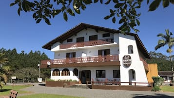 Fachada de la propiedad