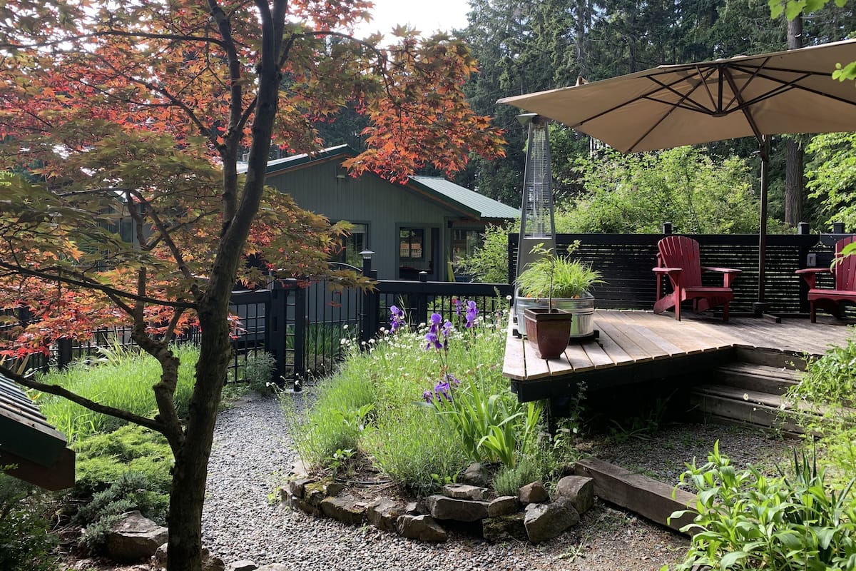 Romantic Loft, 1 Queen Bed, Hot Tub, Garden Area | Terrace/patio