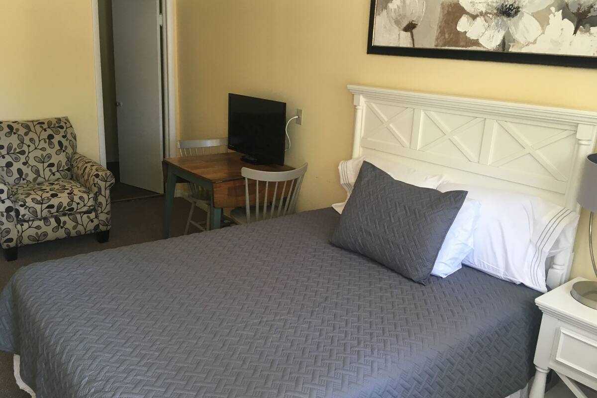 Premium Room, 1 Queen Bed | Premium bedding, WiFi (free)