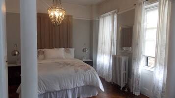 Double Room, Shared Bathroom (Guest Room I) | Premium bedding, down comforters, memory foam beds, iron/ironing board