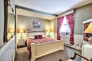 Superior Room, 1 King Bed | Premium bedding, iron/ironing board, free WiFi, bed sheets