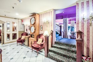 Interior entrance - The Queen’s Cue, Stratford, A Tribute Portfolio Hotel (Stratford)