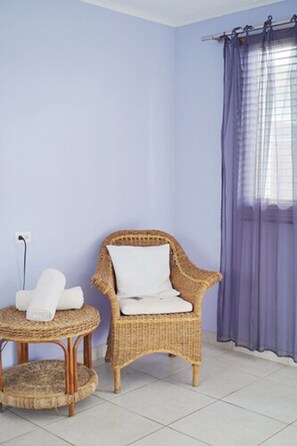 Double Room | Premium bedding, in-room safe, individually decorated - Arubiana Inn (Noord)