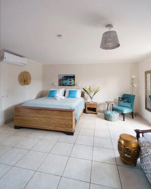 Deluxe Room | Premium bedding, in-room safe, individually decorated - Arubiana Inn (Noord)