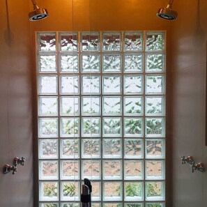 컴포트 방갈로 | 욕실 | 무료 세면용품, 헤어드라이어, 타월, 비누