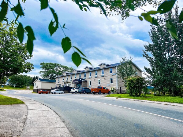 Exterior - Driftwood Inn (Deer Lake)