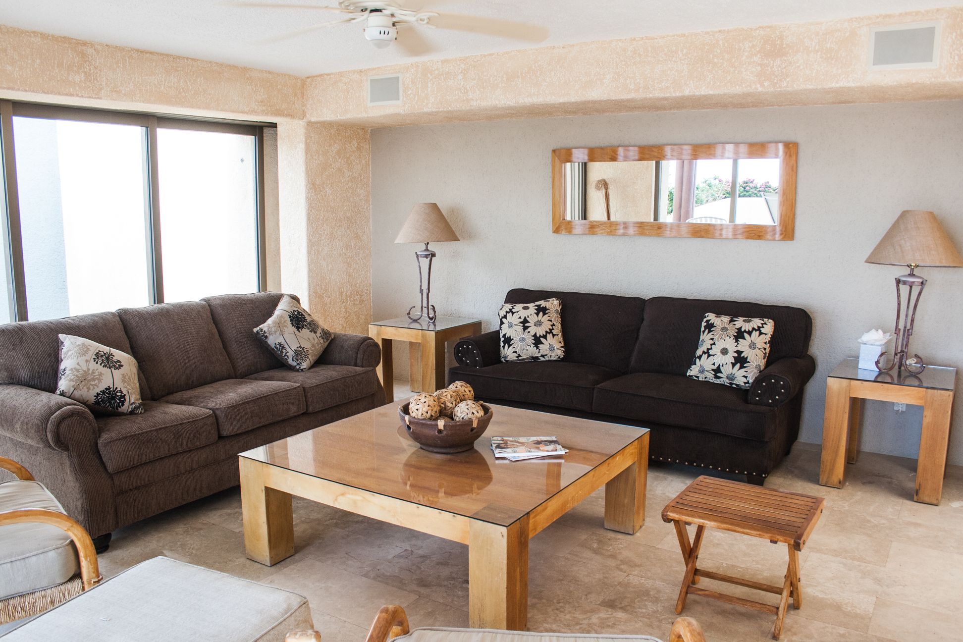 Villa de lujo, 4 habitaciones, vista al océano | Área de sala de estar | Televisión y reproductor de DVD 