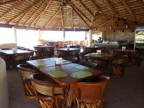 Breakfast and lunch served - Villa Tortuga (Cabo San Lucas)