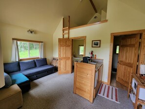 Cabin, 1 Bedroom, Lake View | Living area