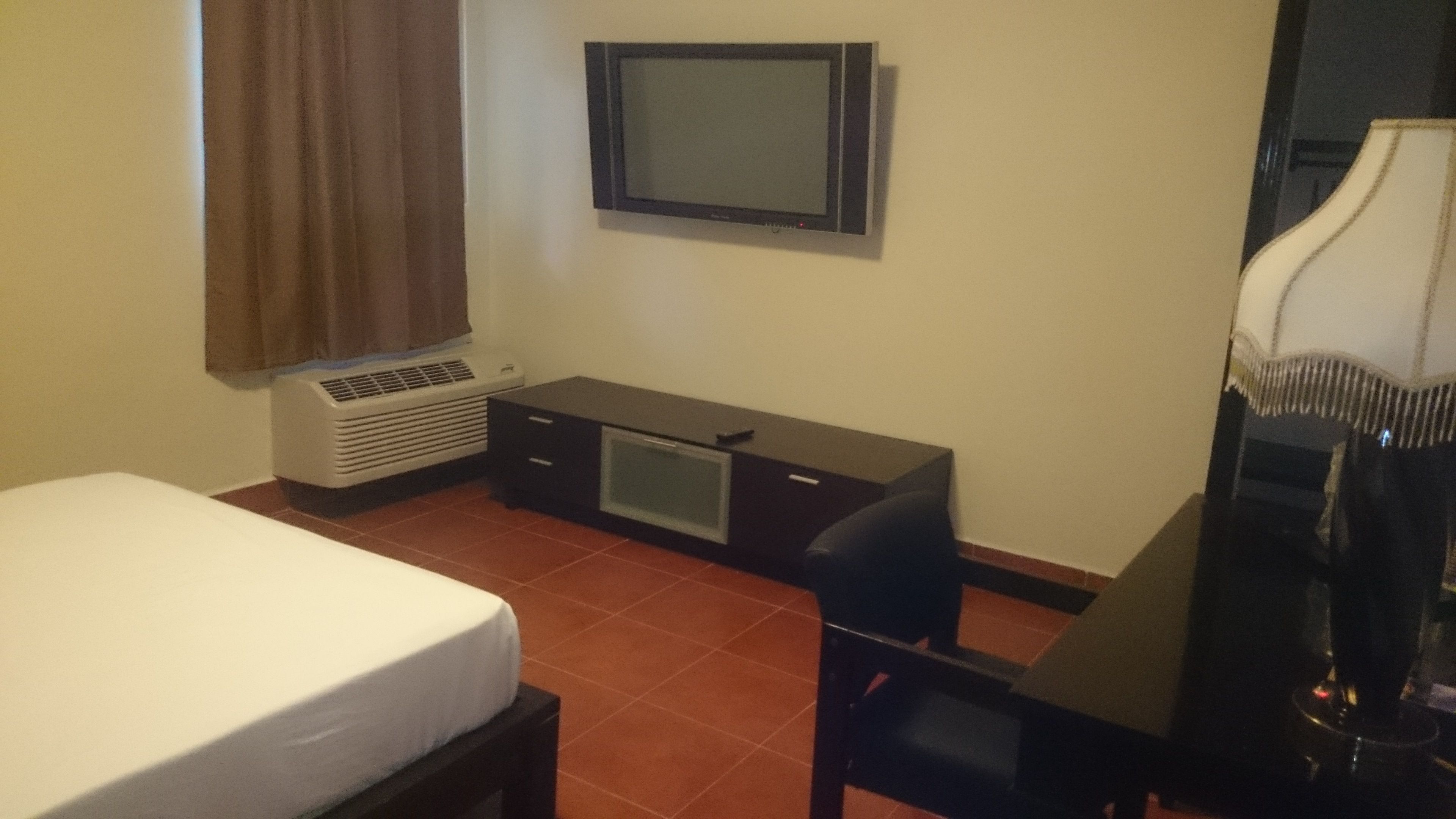 deluxe double room, 1 queen bed | premium bedding, in-room safe, free wifi, bed sheets