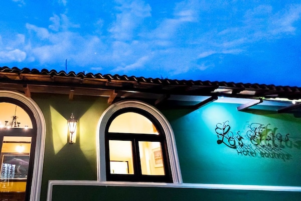 Façade de l’hébergement - soirée/nuit