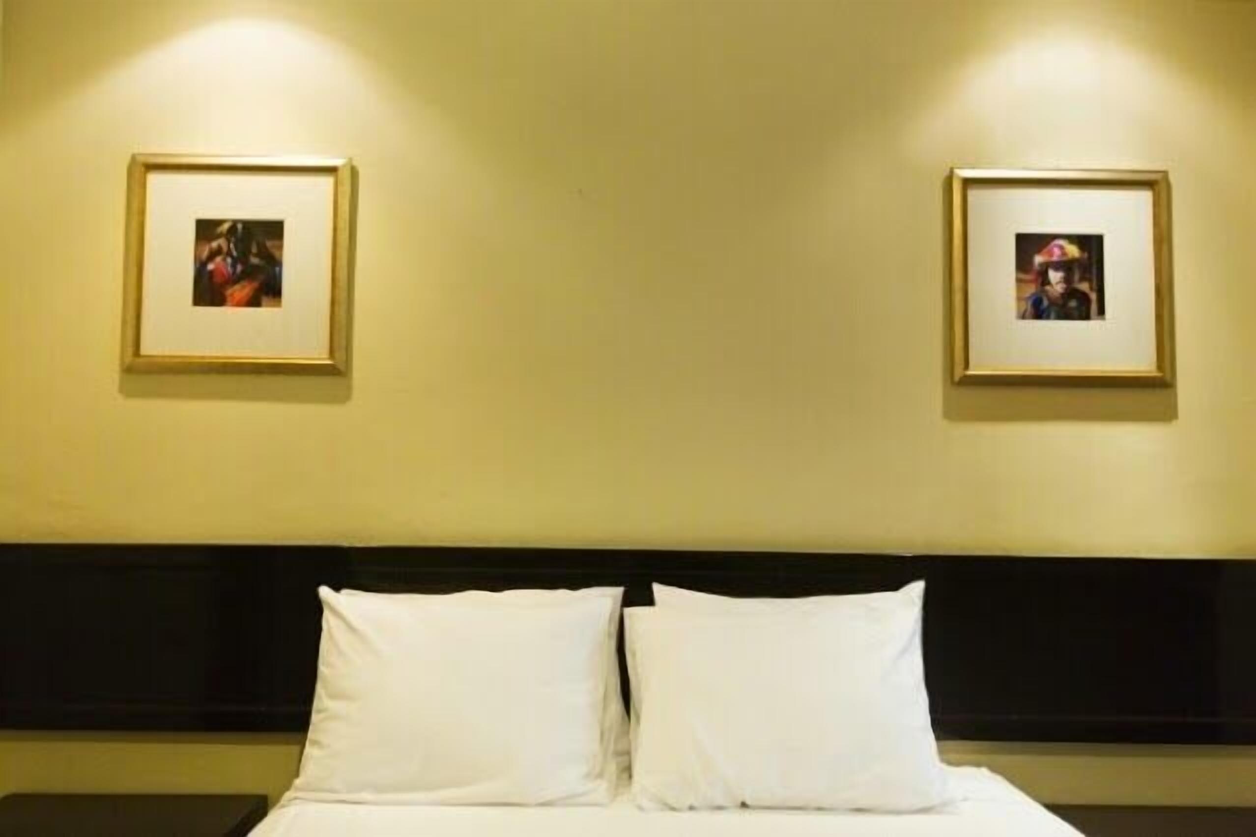 premium studio suite, 1 king bed | premium bedding, in-room safe, free wifi, bed sheets