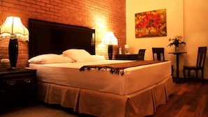 King Suite | Premium bedding, down comforters, pillowtop beds, in-room safe - Hotel Los Altos Esteli (Esteli)