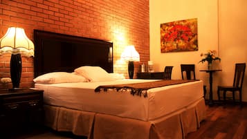 Suite | Ropa de cama de alta calidad y caja de seguridad en la habitación