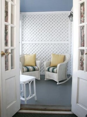 Living area - The Inn at Old Harbor (Block Island)