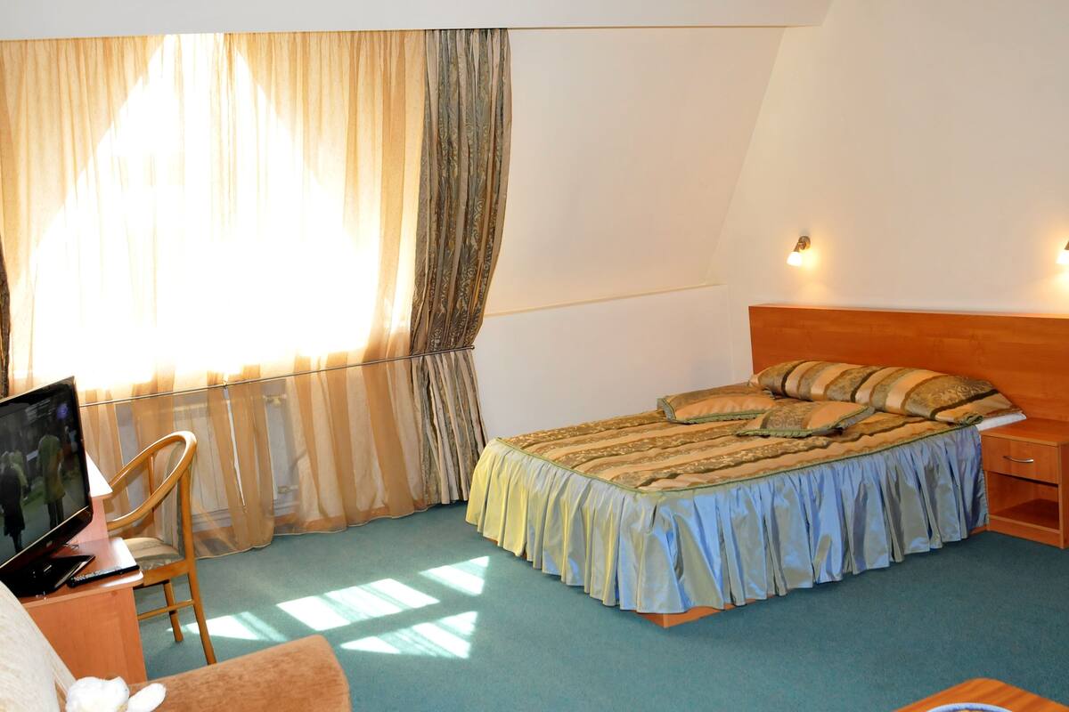 Deluxe Double Room | Minibar, in-room safe, desk, soundproofing