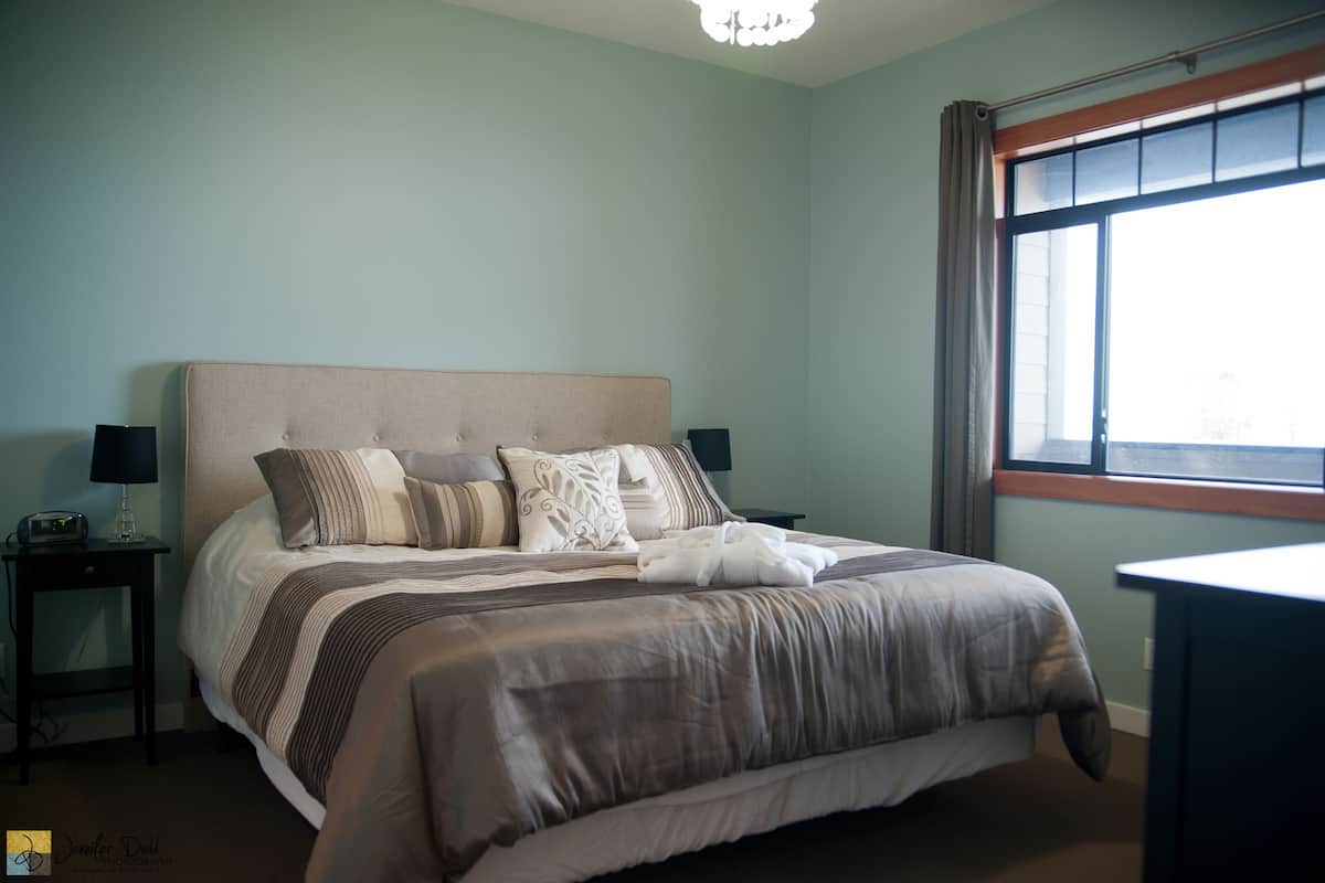1 slaapkamer, luxe beddengoed, een bureau, geluiddichte muren