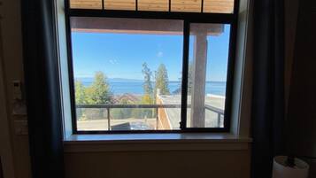 1 bedroom, premium bedding, desk, soundproofing