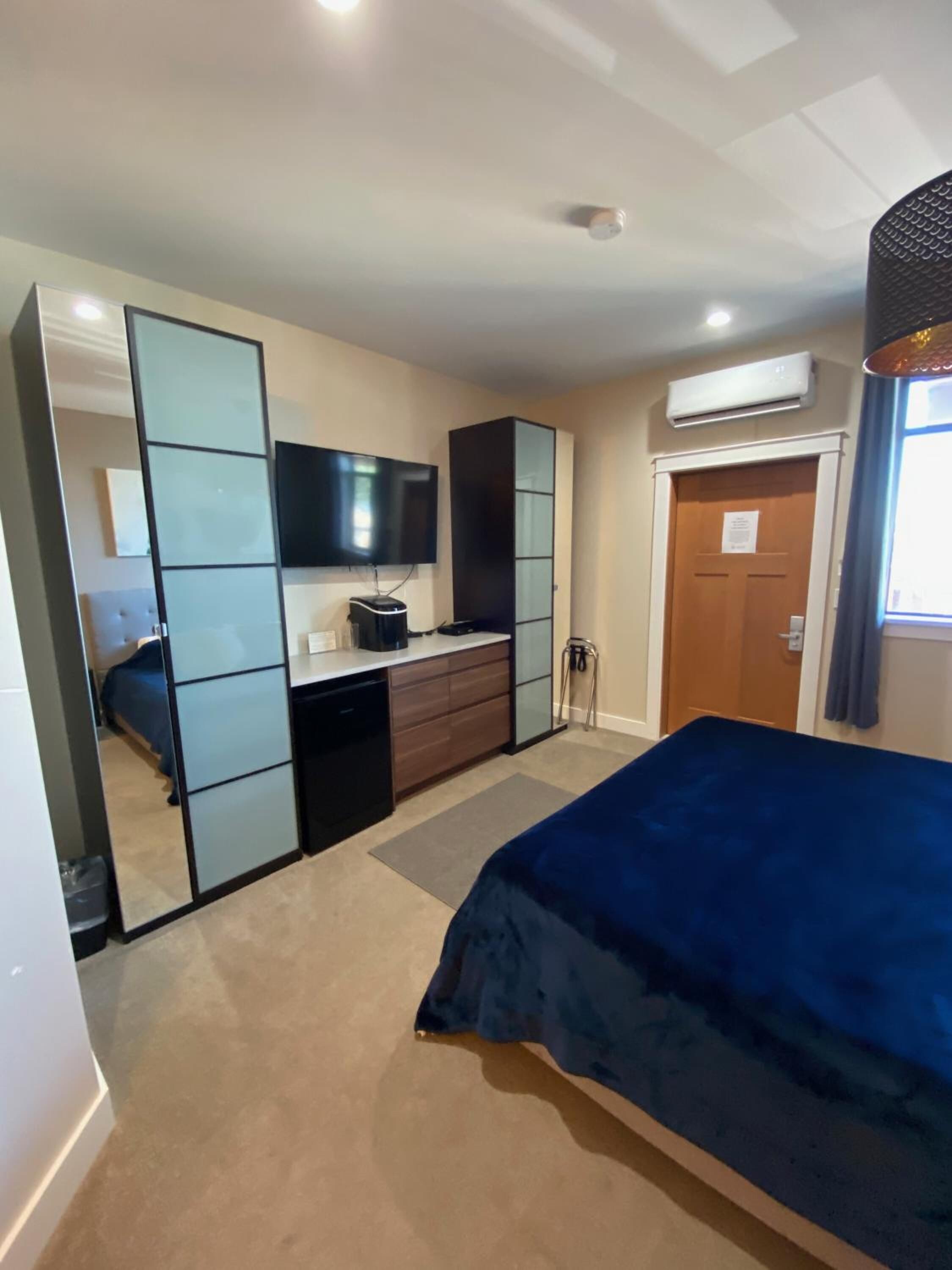 1 bedroom, premium bedding, desk, soundproofing