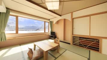 Quarto tradicional, vista para a montanha (with Shower, Mt.Fuji View) | Cofres nos quartos, escrivaninha, Wi-Fi de cortesia