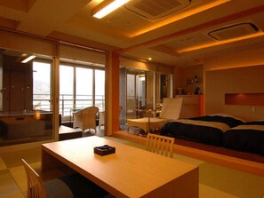 Traditional-Suite, Seeblick (with Tatami Area and Open-Air Bath) | Zimmersafe, Schreibtisch, kostenloses WLAN