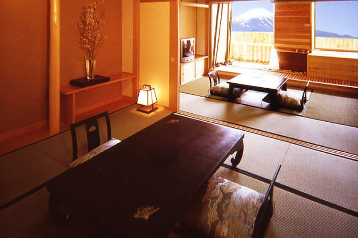 Habitació superior, vistes a la muntanya (Japanese style, with Open Air Bath) | Caixa forta a l'habitació, escriptori i wifi gratuïta 