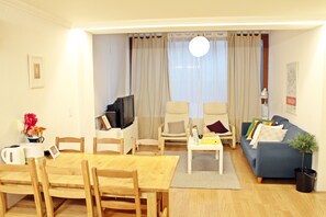 Suite (Non-Korean Nationals Only) | Desk, rollaway beds, free WiFi - Bbungalow (Seoul)