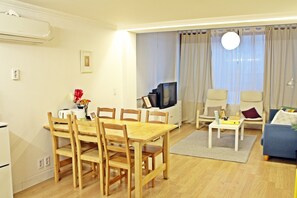 Suite (Non-Korean Nationals Only) | Desk, rollaway beds, free WiFi - Bbungalow (Seoul)