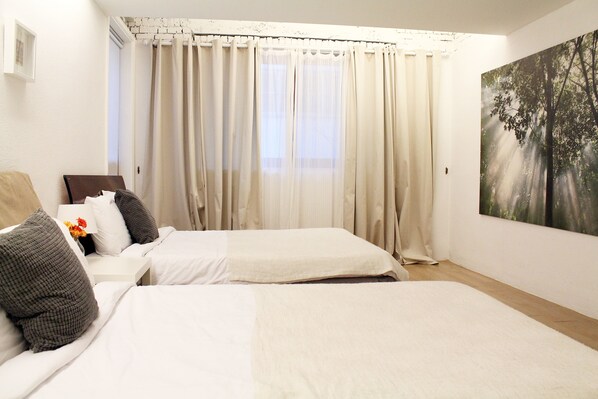 Suite (Non-Korean Nationals Only) | Desk, rollaway beds (surcharge), WiFi (free) - Bbungalow (Seoul)