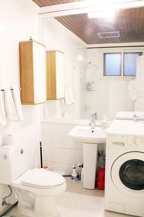 Double Room (Non-Korean Nationals Only) | Bathroom | Shower, free toiletries, hair dryer (on request), towels - Bbungalow (Seoul)