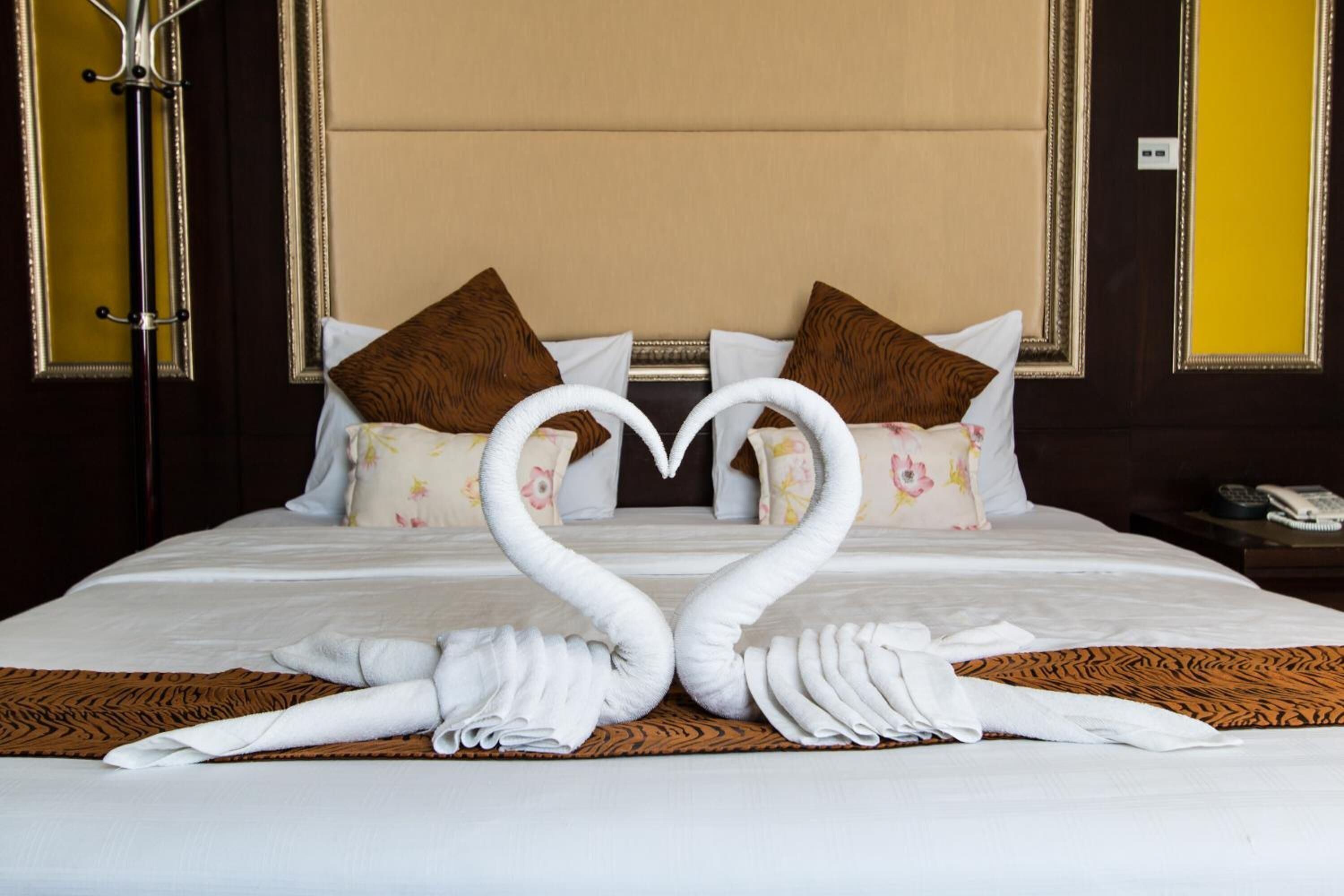 minibar, in-room safe, desk, rollaway beds