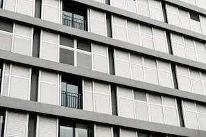 Vista frontal de la propiedad