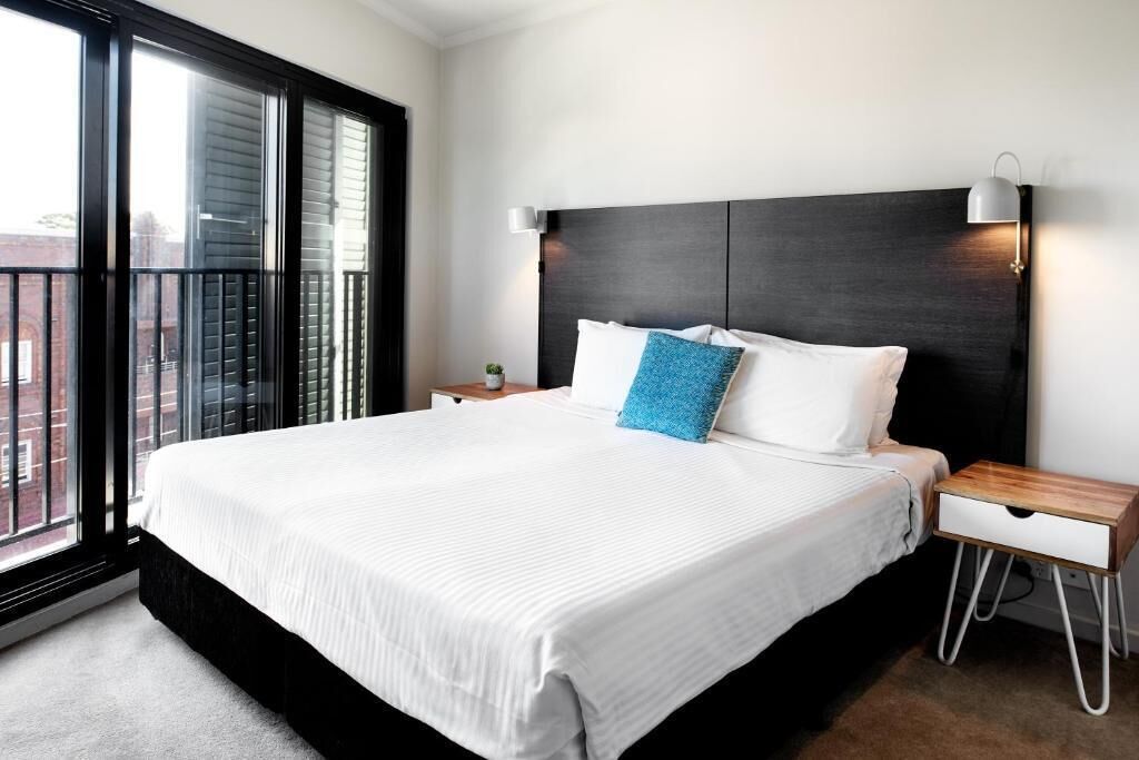 Iron/ironing board, cribs (surcharge), WiFi (free), bed sheets