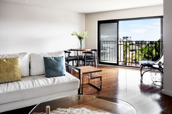 Comfort Apart Daire | Oturma odası | Düz ekran televizyon