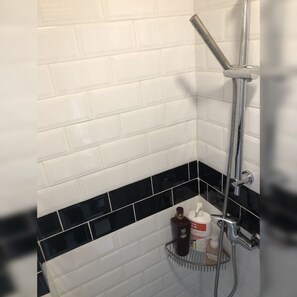 Shared Dormitory | Bathroom shower - Urban Pack - Hostel (Kowloon)