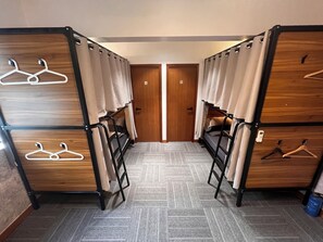 Dormitorio compartido | Ropa de cama de alta calidad, tabla de planchar con plancha, wifi gratis