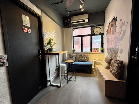 40-inch flat-screen TV with cable channels, TV. Urban Pack - Hostel