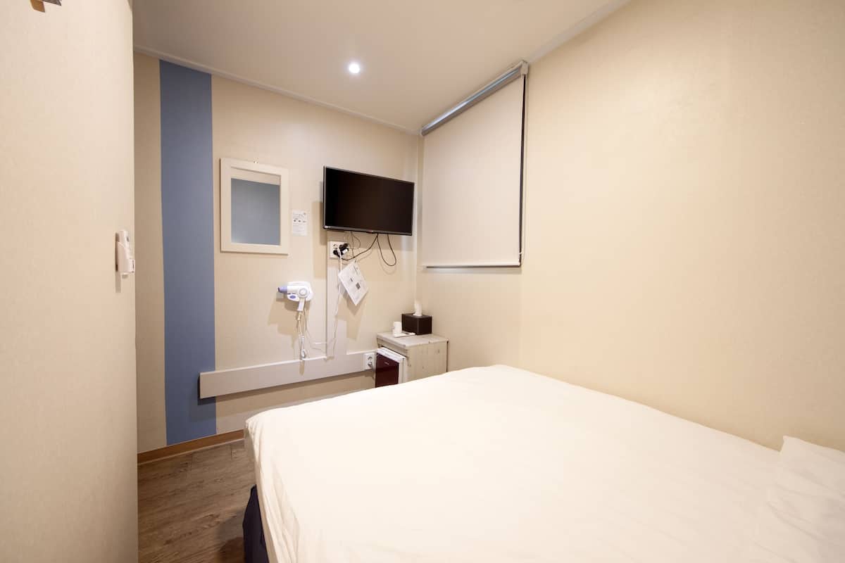 Standard Single Room | Desk, free WiFi