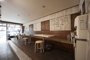 Free daily continental breakfast - K-guesthouse Sinchon 2 (Seoul)